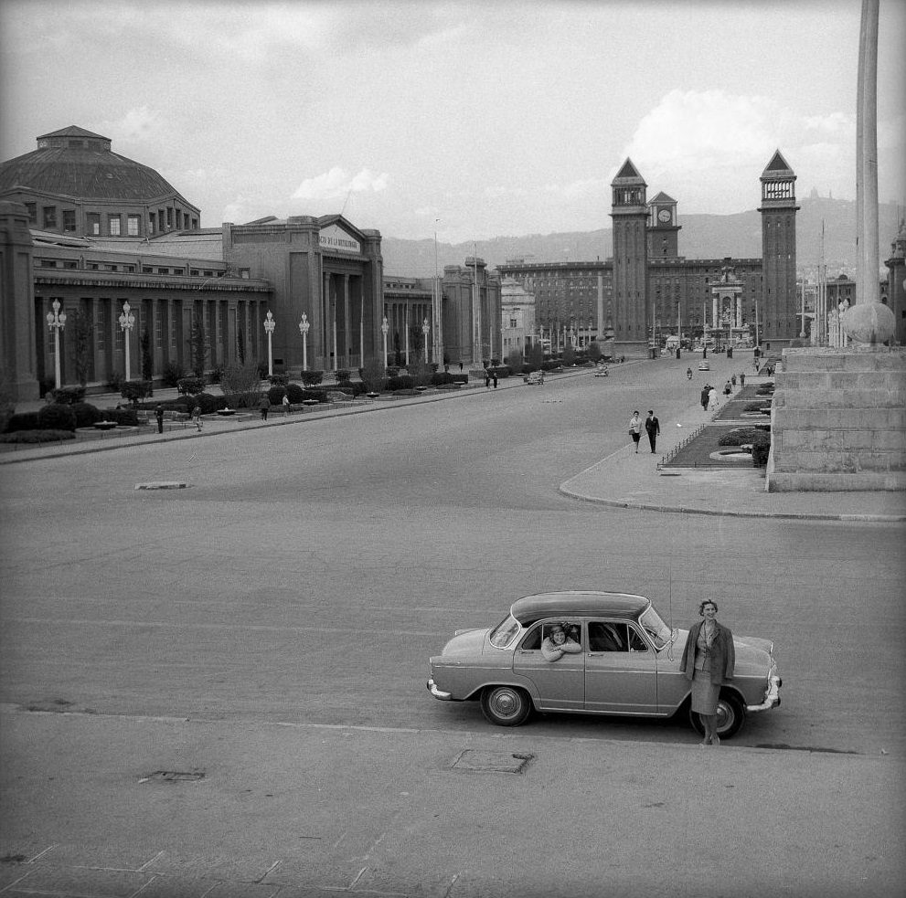 Tourists in the Plaza de España, Barcelona 1961