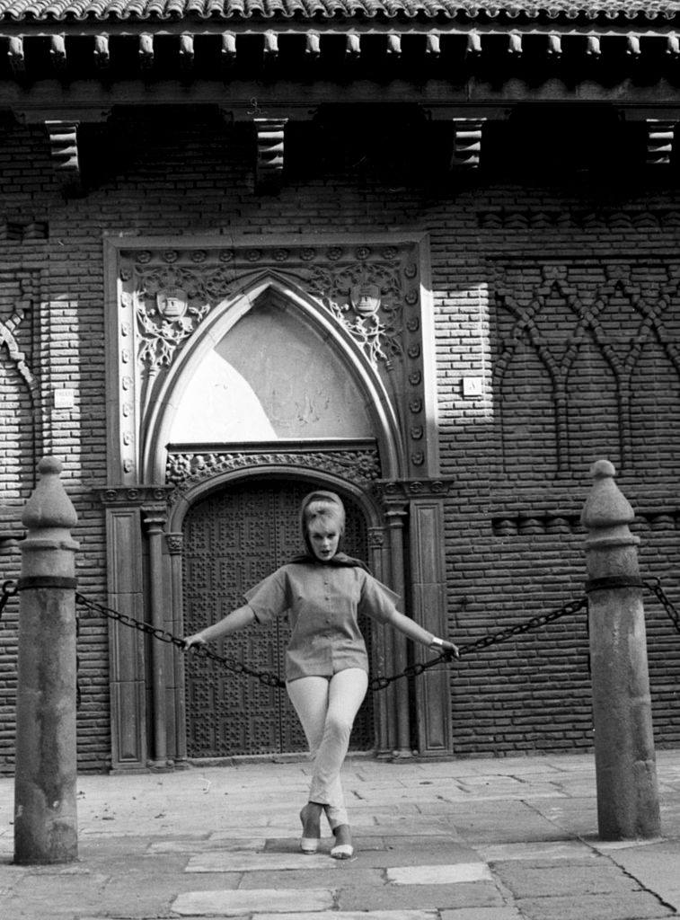 The german actress Elke Sommer during a photo shoot for the press, Barcelona, 1962.