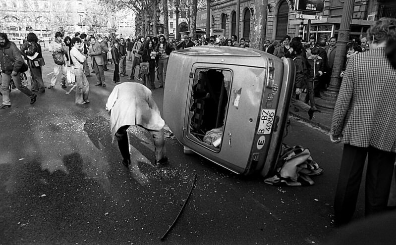 Car destroyed by protesters. Barcelona, 1979.