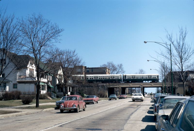 Touhy Avenue and elevated train tracks, 1971
