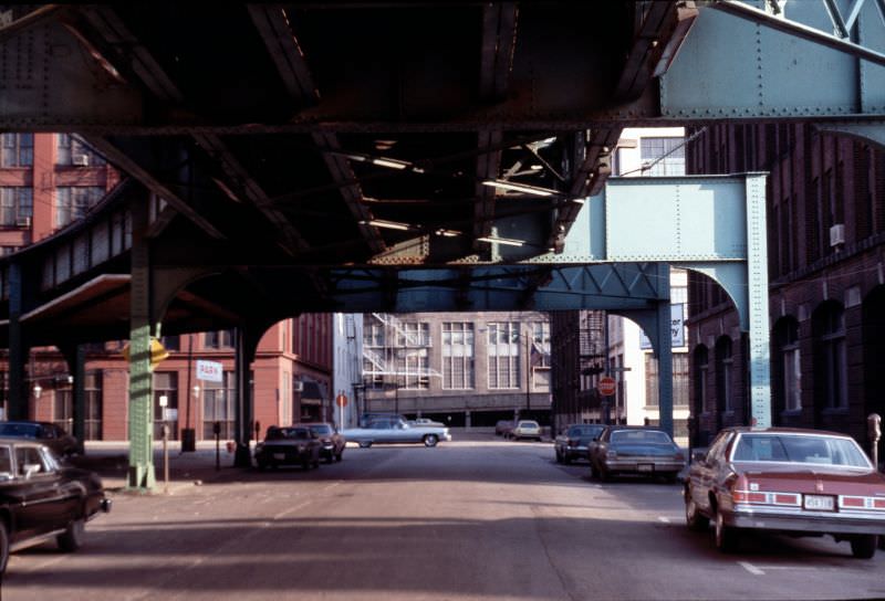 Franklin Street towards the intersection with West Kinzie Street and the Merchandise Mart, 1978