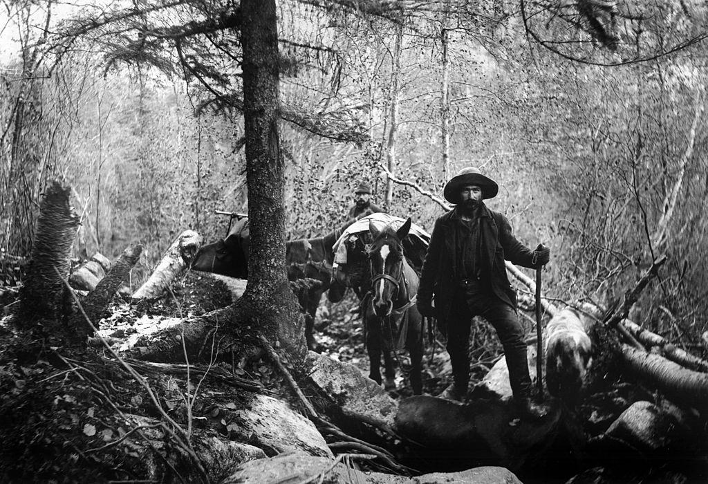 Minor on the way to White Pass between Alaska and Canada to the gold fields of the Klondyke, 1897.