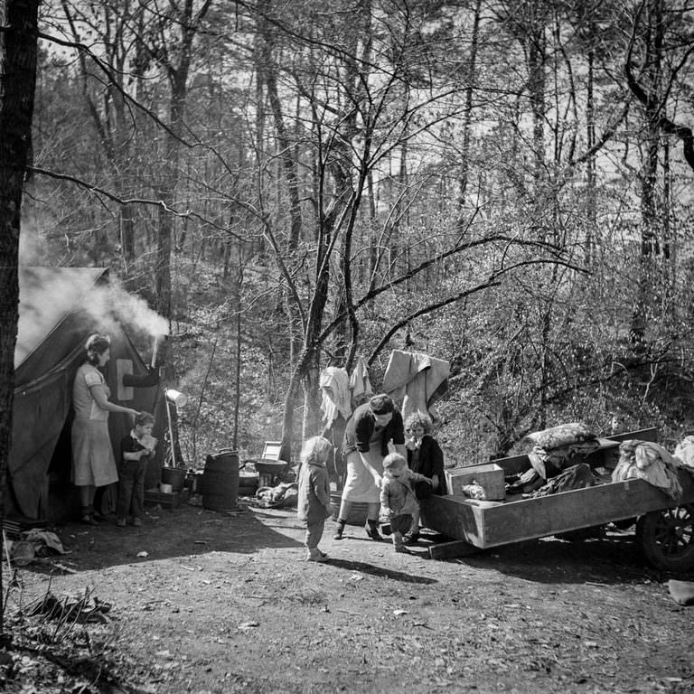 A migrant encampment in Birmingham, Alabama. 1937.