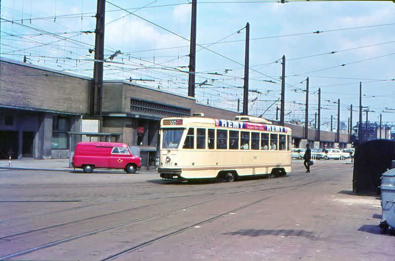 PCC 7077 on route Nº 55 at Gare du Sud / South Station, Brussels.