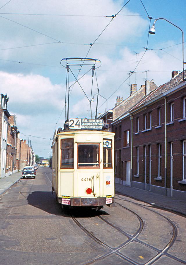 Motorcar 4415 dressed for route Nº 24 at the Jan van Wouwerstraat in front of the stelplaats (depot) Hoboken, Antwerp.