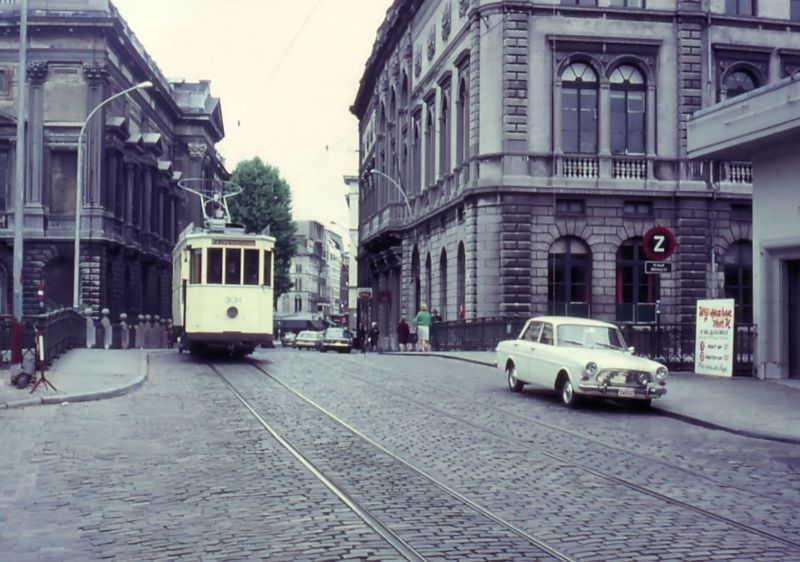 Motorcar 323 on the long gone route Nº 3 in the middle of town, Ghent.