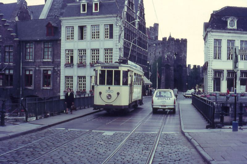 Motorcar 335 on route Nº 4 runs through the Veldstraat city centre, Ghent.