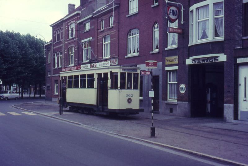 Motorcar 362 on route Nº 1 at the terminus van Beverenplein, Ghent.