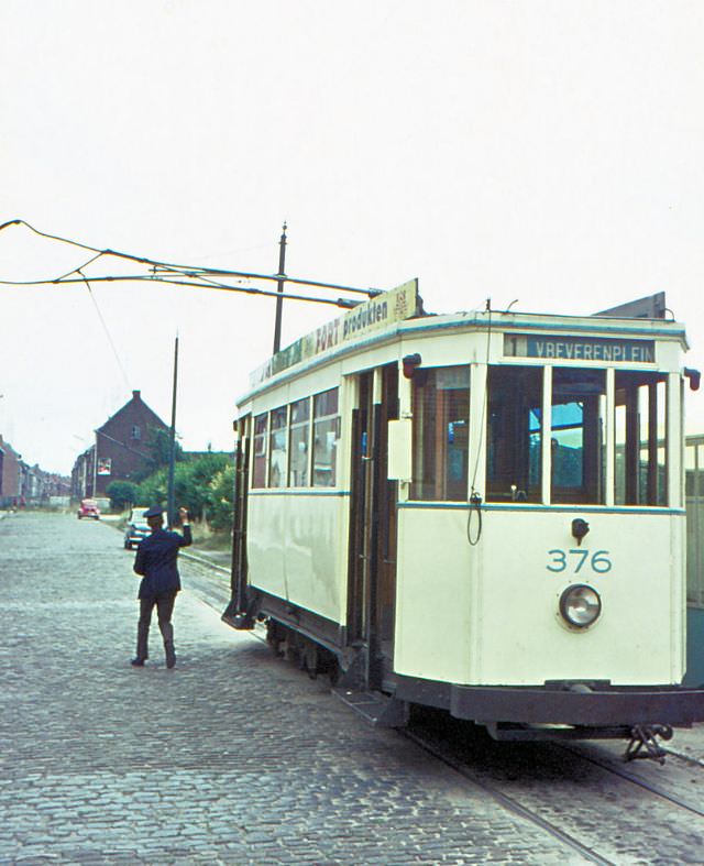 Motorcar 376 on route Nº 1 at the terminus Moscou. The conductor or wattman changed the pantograph for the right direction, Ghent.