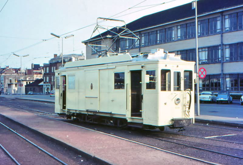 Motorcar 10019 (modified former diesel motorcar) for shunting trailers at the tram station for route Nº 1 and 2, Ostend.