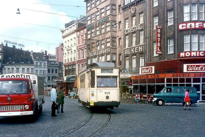 A 1908 Vintage tram car on route 12 negotiating the curve from Van Wesenbekestraat to Gemeentestraa. Antwerpen, 1973