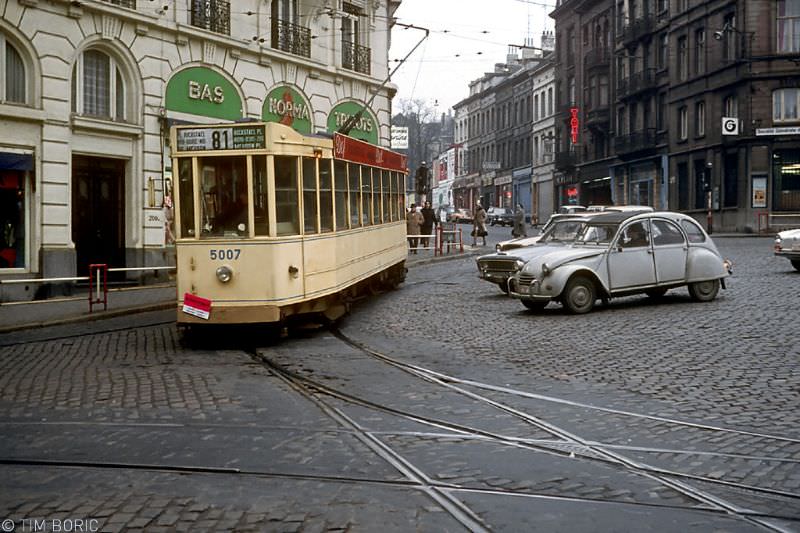 At Bareel van Sint-Gillis and Barrière de Saint-Gilles. A star-shaped sort-of roundabout where six streets meet. Brussels, 1971