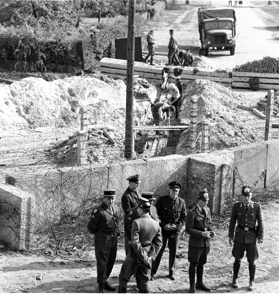 East Berliners working on cable.