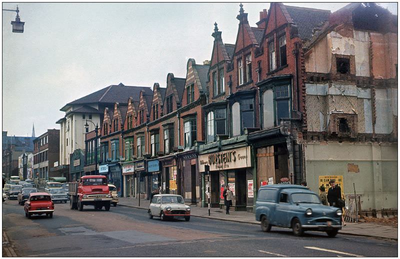 1960s Birmingham: Cool Vintage Photos Show Streets, Markets, Landmarks and Daily Life