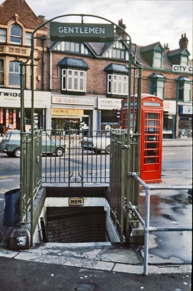 Gents toilet, Alcester Rd., Kings Heath, Birmingham