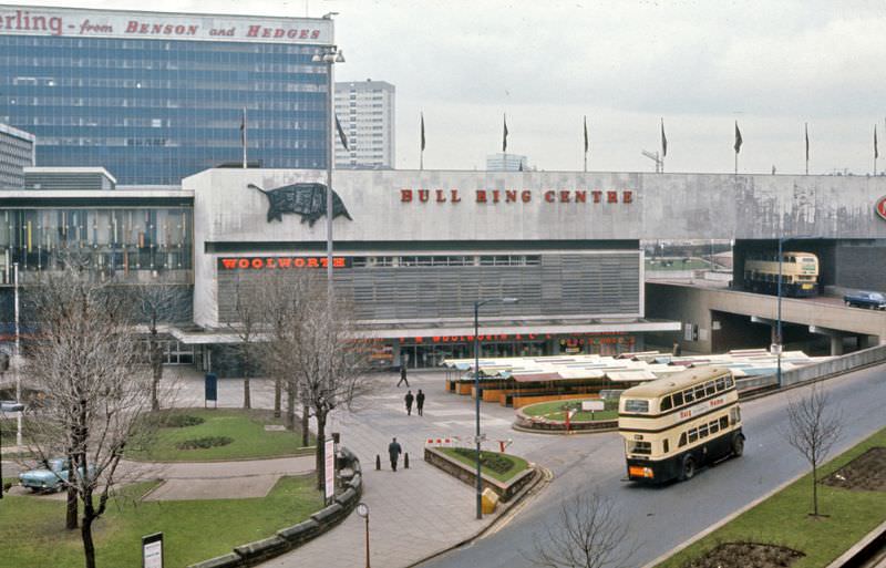 1960s Birmingham: Cool Vintage Photos Show Streets, Markets, Landmarks and Daily Life