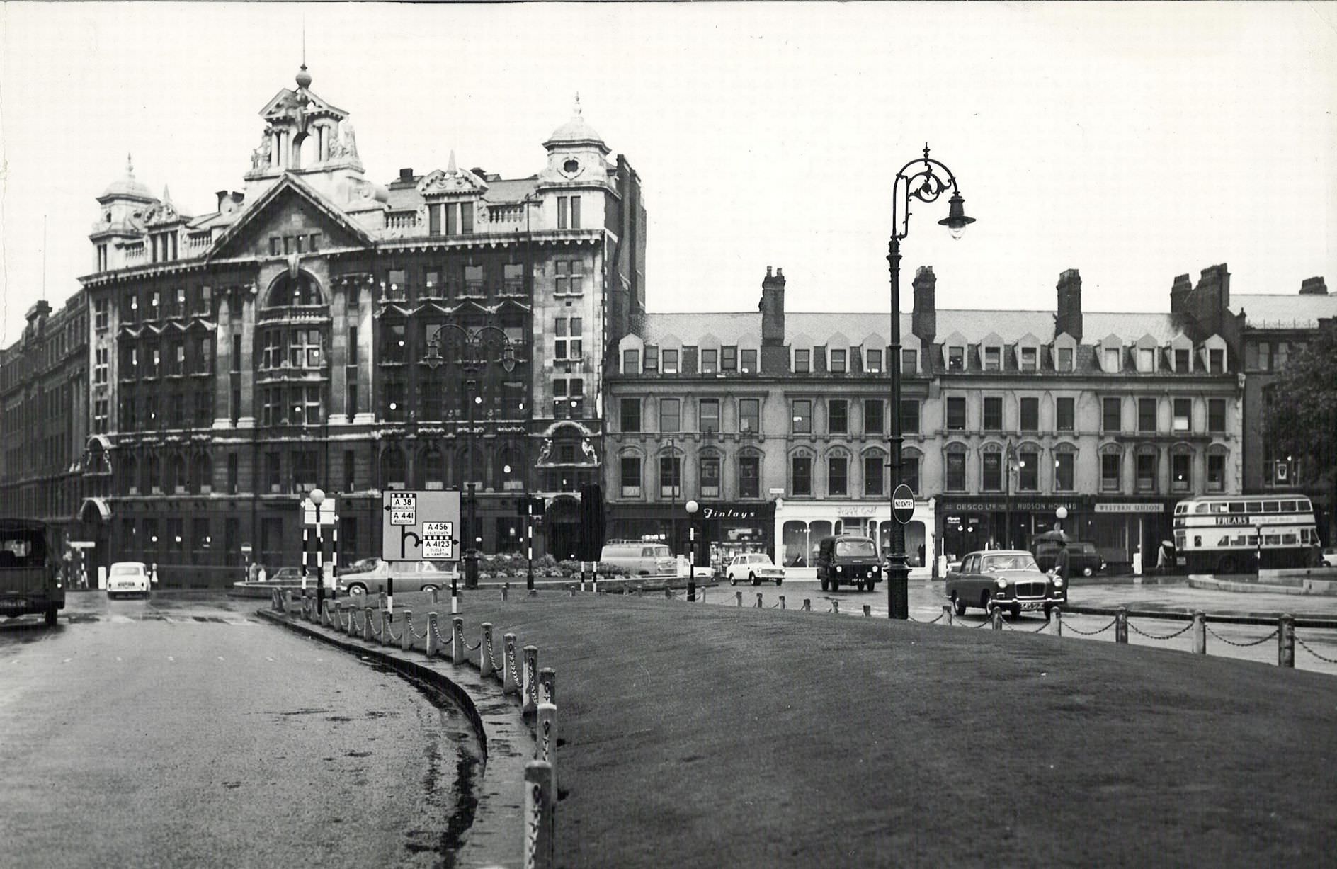 317-332 Broad Street and 38-44 Easy Row in Birmingham City Centre, in 1962.