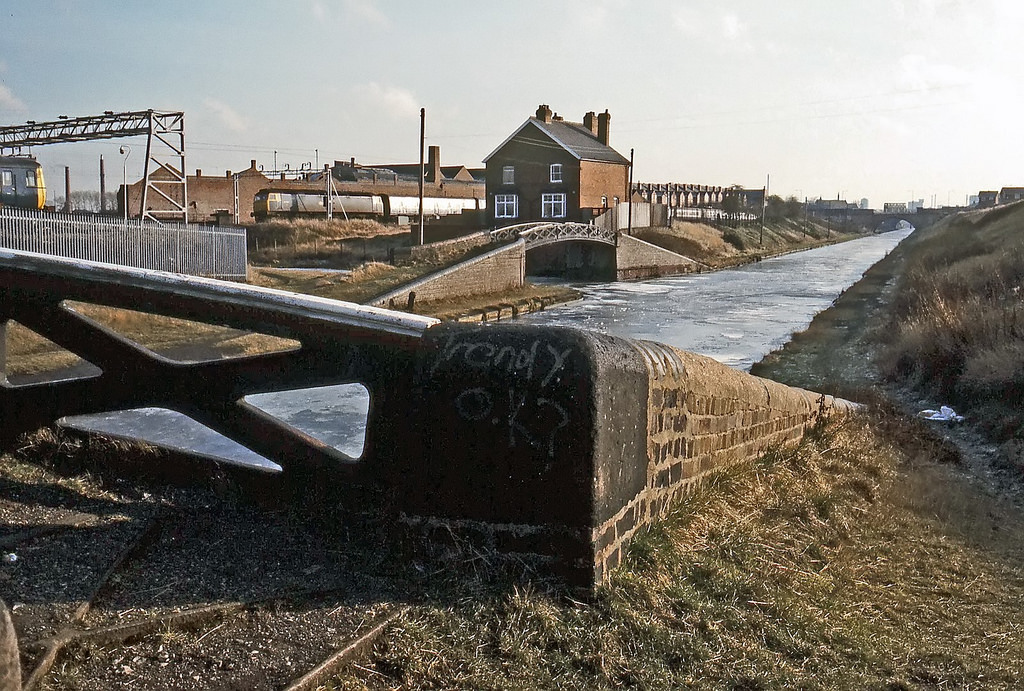 Birmingham Main Line Canal, January 1984