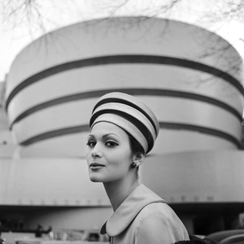 “Guggenheim Hat”, Isabella Albonico, LOOK magazine, 1960