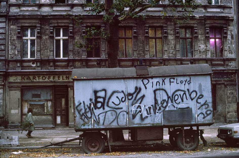 Street in the district of Prenzlauer Berg. East Berlin, 1974.