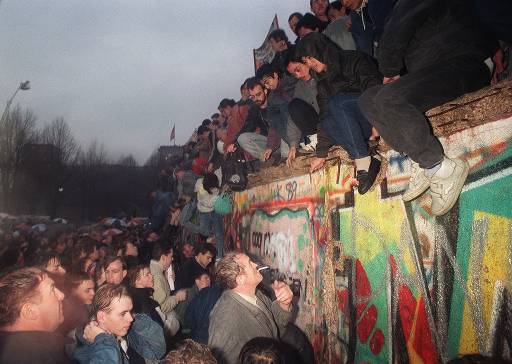 People from East Germany greet citizens of West Germany at the Brandenburg Gate in Berlin, December 22, 1989.