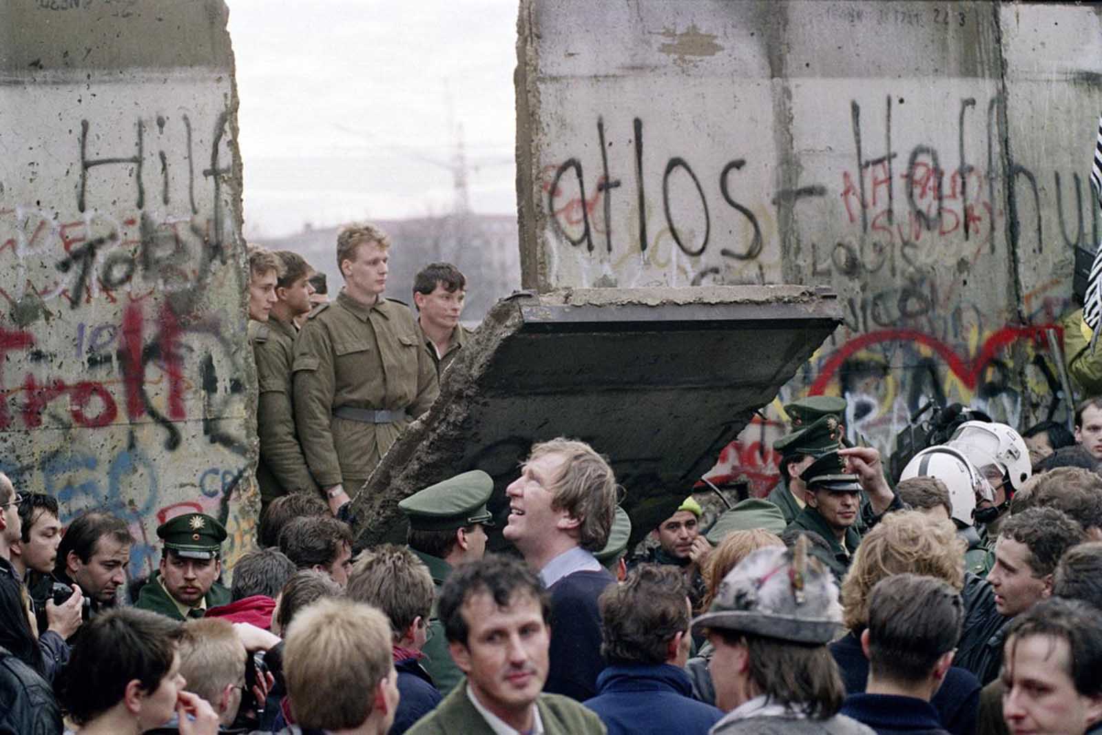 West Berliners crowd in front of the Berlin Wall early November 11, 1989