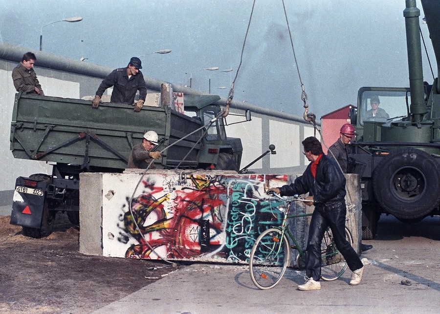 Parts of the Berlin Wall were loaded onto trucks at Potsdam Platz by November 14.