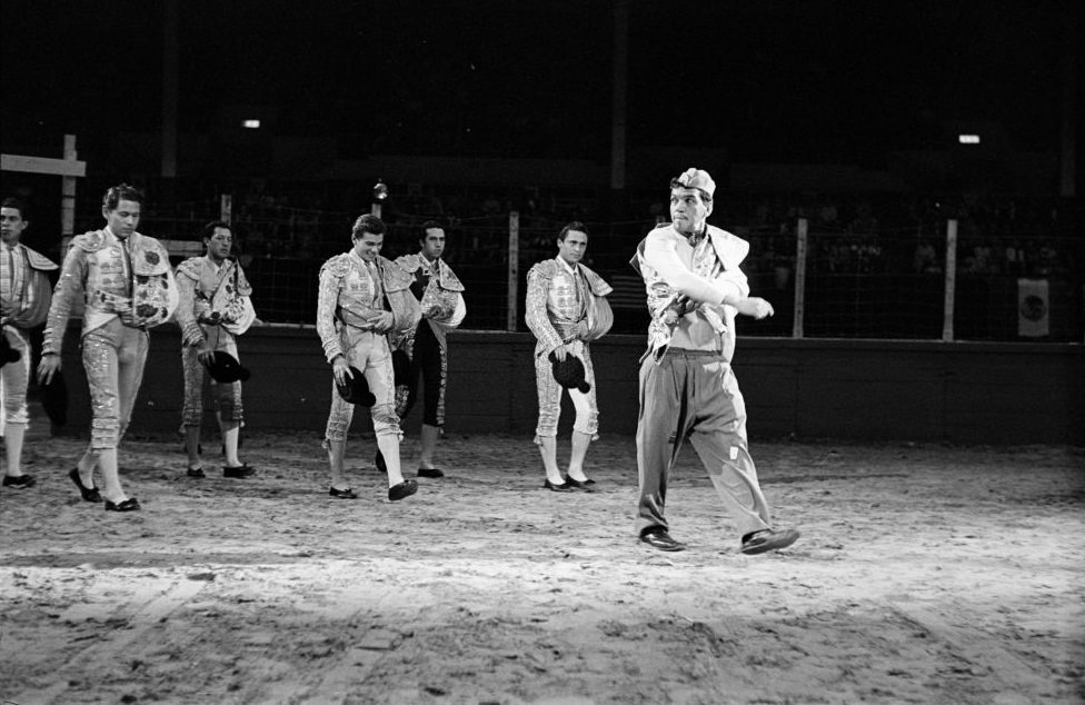 Comedian Mario Moreno walking with men, Houston, 1952.