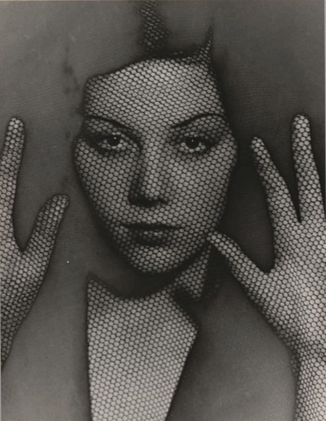 Veil, 1930