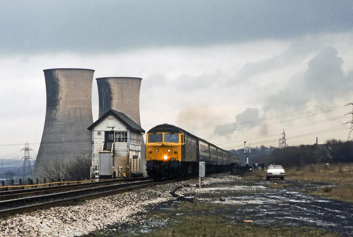 Brush Type 4 No. 47489 heads the 07.17 Harwich Parkestone Quay – Glasgow Central past Kearsley Junction on 5th January 1985.