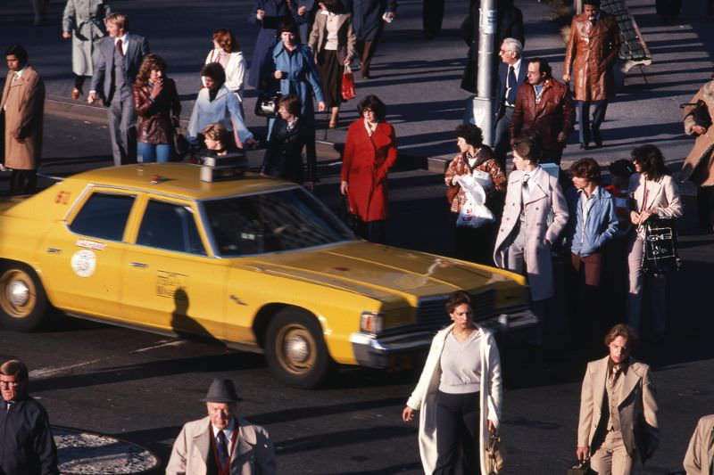 Rush hour in Financial District, Manhattan, 1978