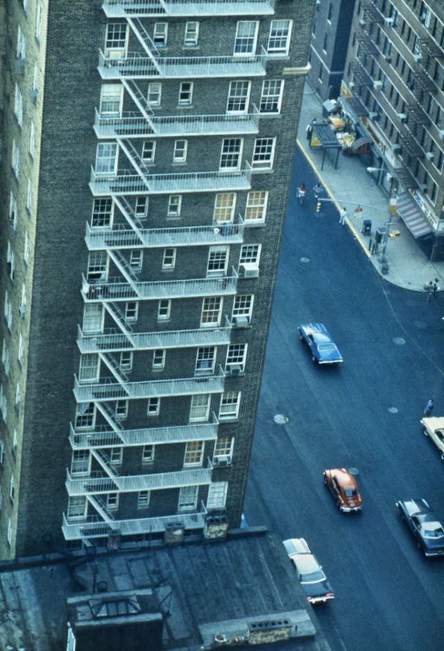 Building and cars, Manhattan, 1978