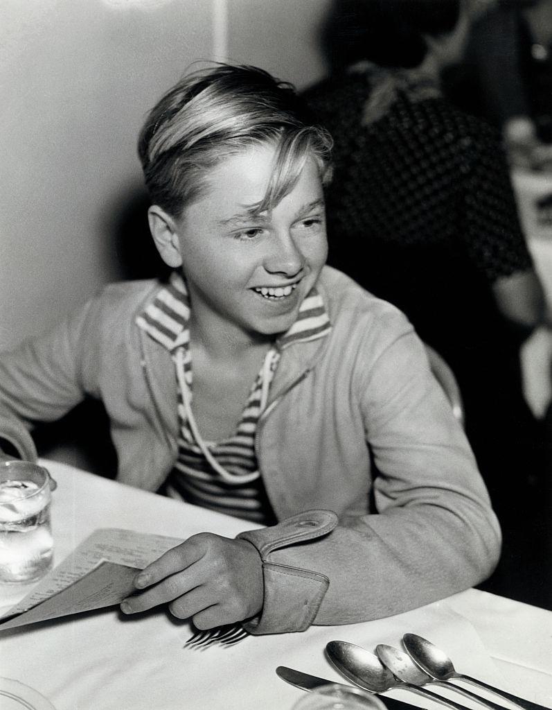 Mickey Rooney about to order lunch in a restaurant, 1935.