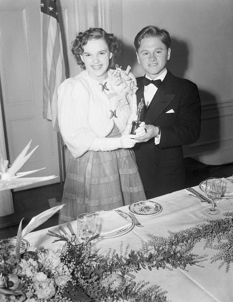 Mickey Rooney wiht Judy Garland at the 12th Annual Awards Dinner on February 29th, 1939.