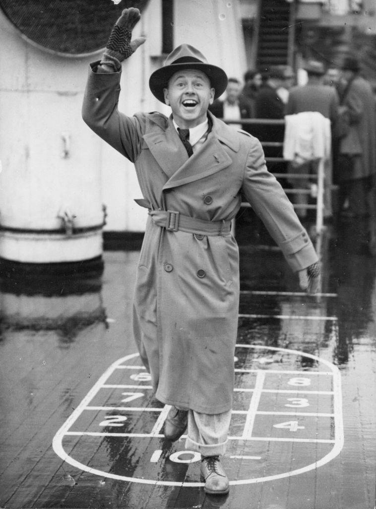 Mickey Rooney arrives at Southampton on the Queen Mary, 1948.