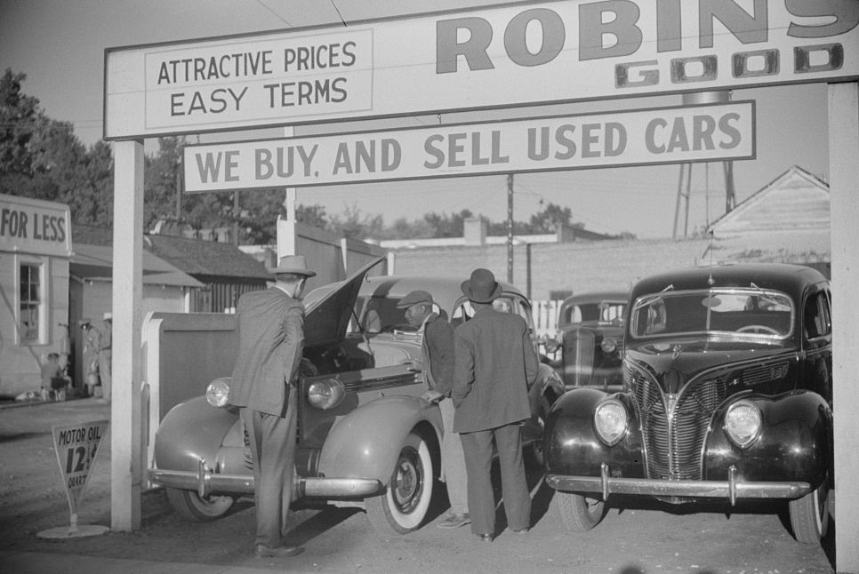 Big sales go on after cotton picking season to get the money cotton pickers have made. Mississippi Delta, 1939.