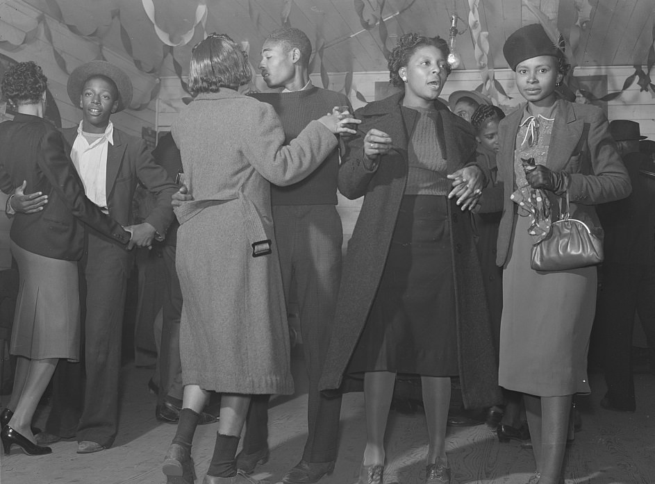 Saturday night juke joint outside of Clarksdale. Mississippi Delta, November 1939