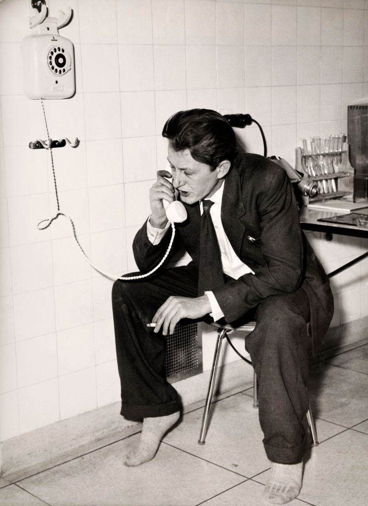 Survivor Peter Howard, Daily Mail photographer, on the telephone following the Munich Air Disaster.