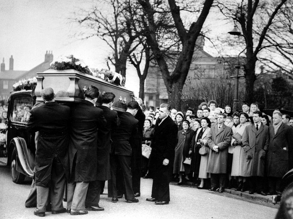 The funeral of Manchester United and England centre forward Tommy Taylor at Barnsley, Yorkshire. 13th February 1958