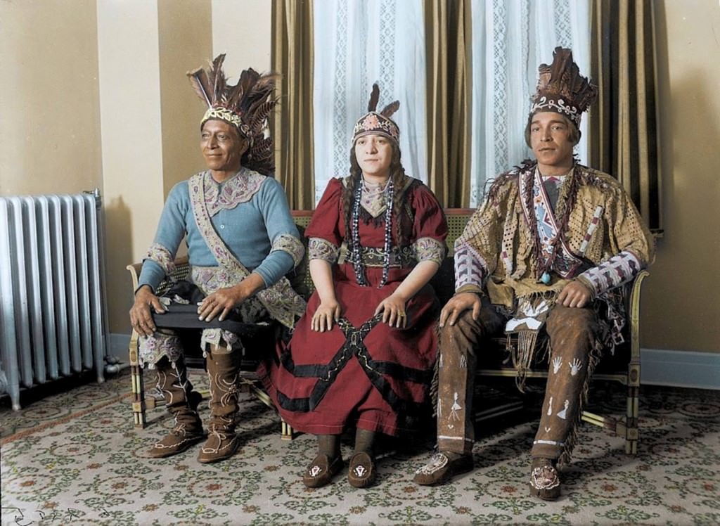 Native Americans posing for group portrait in 1915.