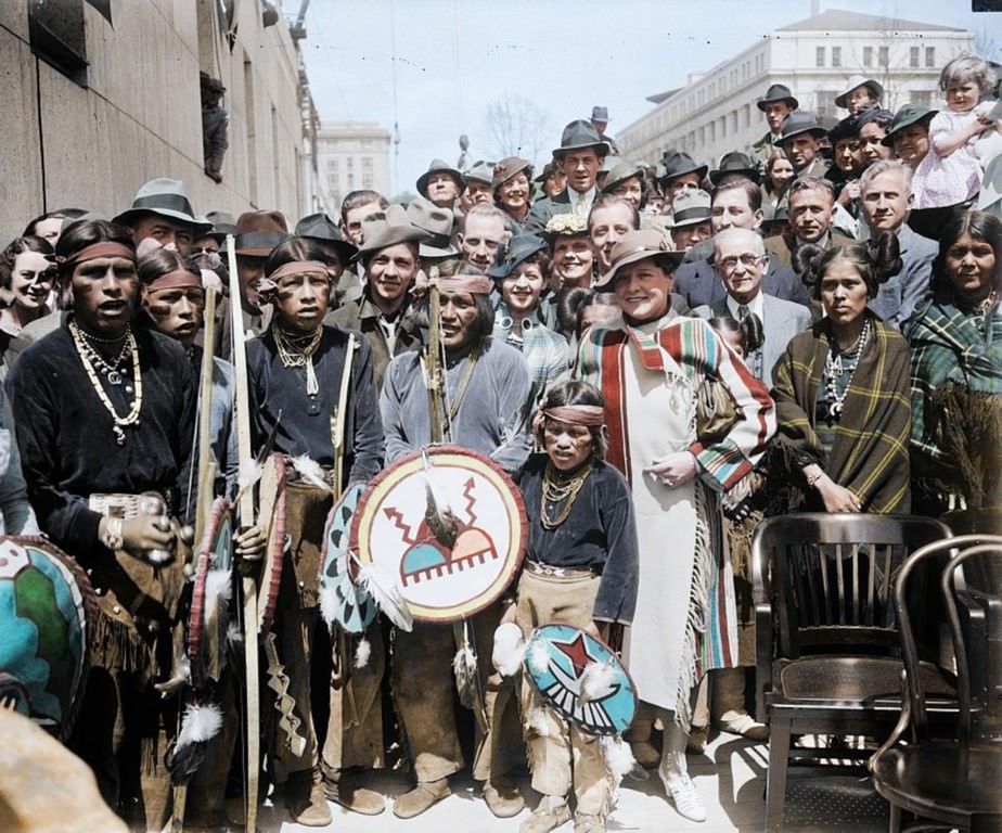 Native American men, women, and children in Washington D.C., to speak to President Coolidge. 1924