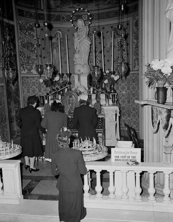 People praying.