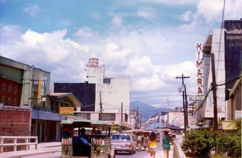 Rizal Avenue from bridge across creek toward traffic circle