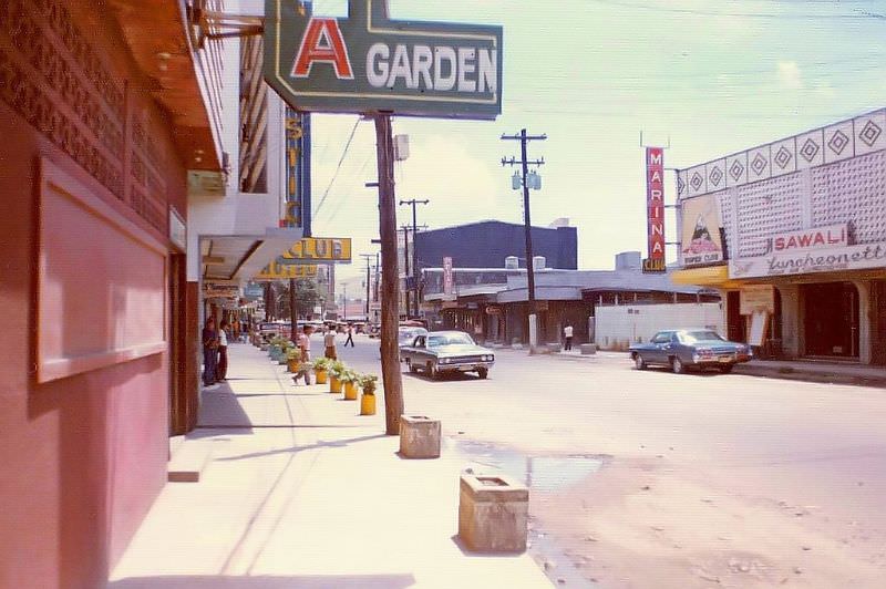 A little farther down the street but looking forward (towards Rizal and Magsaysay intersection)