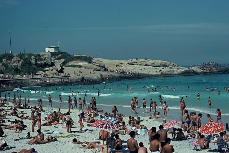 Praia do Arpoador, Rio de Janeiro, 1980