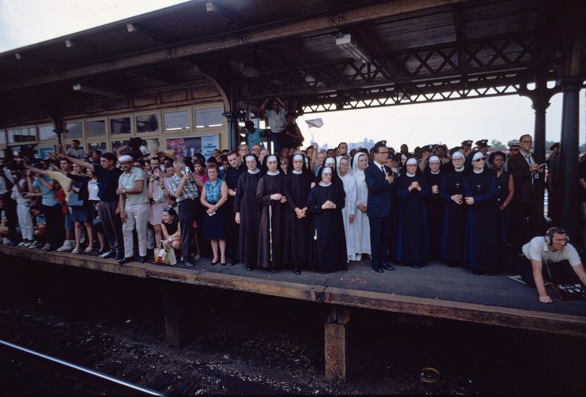 People fill North Philadelphia station as the train passes on June 8, 1968.