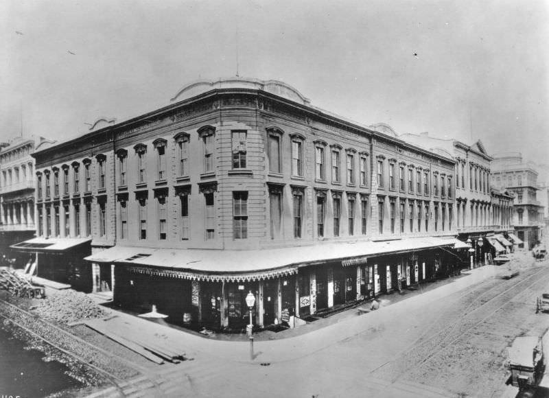 Northwest corner of Montgomery and Washington Streets, 1890s.