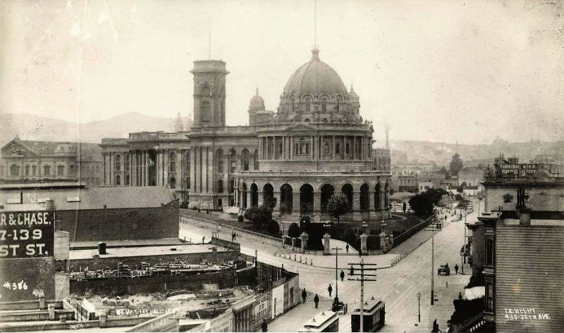 The House of Records at the old City Hall, 1890s.