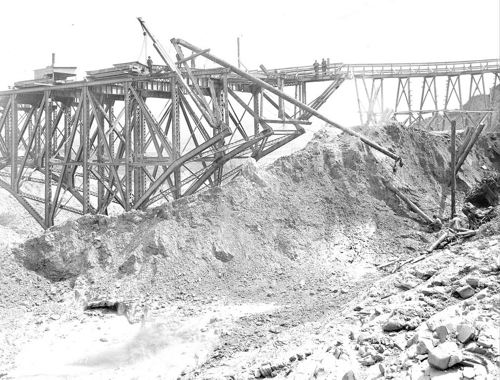 Dearborn Street Bridge under construction, 1917