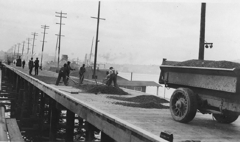 Paving the Fairview Avenue trestle, 1924